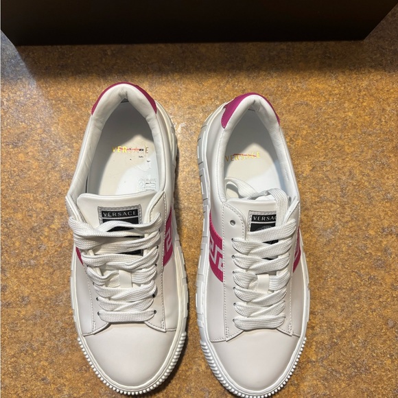 Versace Women's Sneakers in White and Pink - Picture 7 of 8